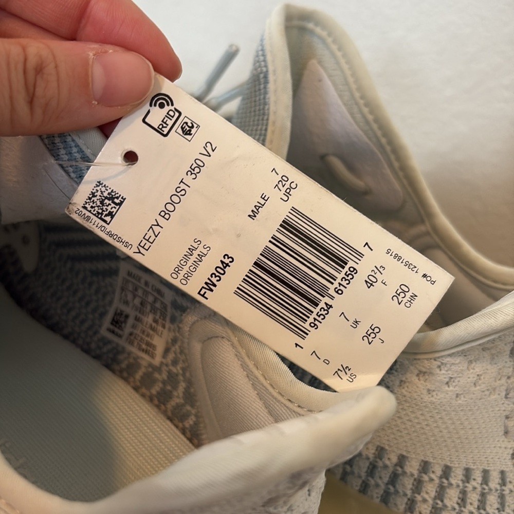 GENTLY USED | Yeezy Boost 350 V2 'Cloud White Non-Reflective | Size 7.5 - Picture 6 of 11